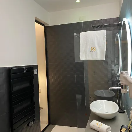 Kreart Boutique Suites & Deluxe Rooms 4*